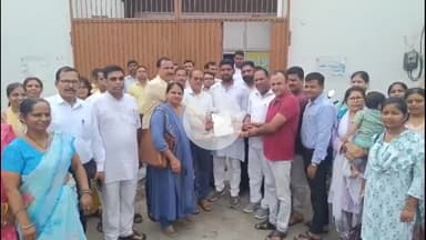 धनौरा: गजरौला में स्कूलों को मर्ज करने के विरोध में विधायक प्रतिनिधि को सौंपा ज्ञापन