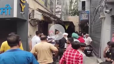 ਜਲੰਧਰ 1: ਜਲੰਧਰ ਦੇ ਸਹਿਦੇਵ ਮਾਰਕੀਟ ਵਿਖੇ ਦੁਕਾਨਦਾਰਾਂ ਨੇ ਜੀਐਸਟੀ ਵਿਭਾਗ ਦੇ ਖਿਲਾਫ ਕੀਤਾ ਰੋਸ਼