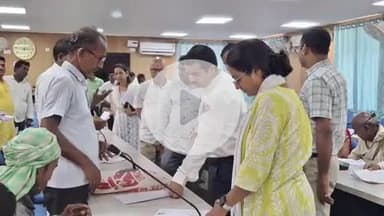 सुपौल: लहटन चौधरी सभागार भवन में जिला पदाधिकारी की अध्यक्षता में जनता दरबार का आयोजन किया गया