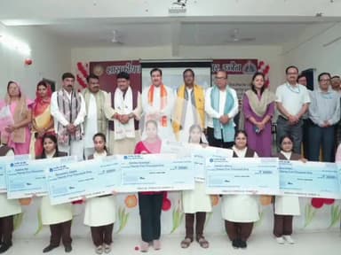 सारंगपुर: सारंगपुर विधायक गौतम टेटवाल ने उज्जैन में 2219 मेधावी छात्रों को ₹25 से ₹25000 के चेक दिए, किया लाइव प्रसारण