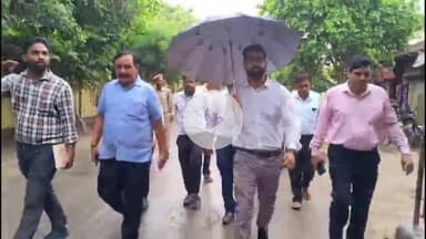 मथुरा: गुरु पूर्णिमा को लेकर नगर निगम ने वृंदावन में बनाई रणनीति, श्रद्धालुओं की सुविधा हेतु नगर आयुक्त ने किया निरीक्षण