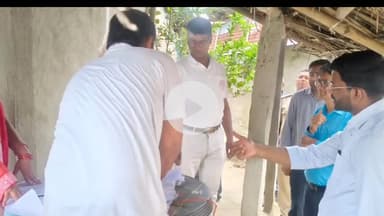 जोकीहाट: डीएम ने आज प्रखंड क्षेत्र के विभिन्न गांवों में हो रहे मतदाता सूची के गहन पुनरीक्षण अभियान का लिया जायजा