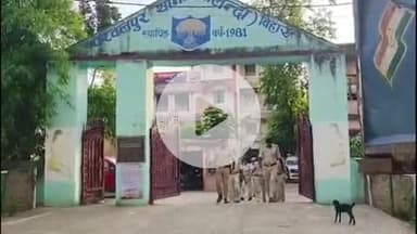 मोहर्रम पर्व को लेकर परवलपुर में निकला फ्लैग मार्च, शांति व्यवस्था बनाए रखने का दिया संदेश