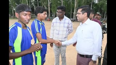 लोहरदगा: उपायुक्त ने समाहरणालय मैदान में 64वीं जिला स्तरीय सुब्रतो मुखर्जी कप का शुभारंभ किया