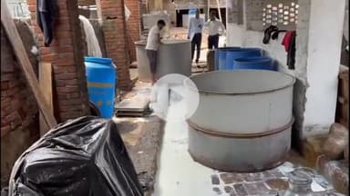 धनौरा: गजरौला में नकली दूध-पनीर का कारखाना पकड़ा, खाद्य विभाग और पुलिस ने छापेमारी में 6 कुंतल दूध और 60 किलो पनीर किया जब्त