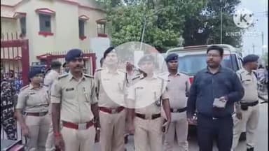 बक्सर: मोहर्रम पर्व को लेकर एसडीपीओ के नेतृत्व में निकला फ्लैग मार्च, पुलिस ने दिया सौहार्द का पैगाम