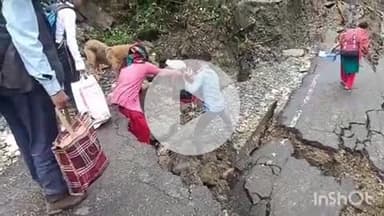 राजगढ़ी: बनास के पास क्षतिग्रस्त यमुनोत्री हाईवे से स्थानीय ग्रामीणों को जोखिम के साथ आवाजाही करनी पड़ रही है