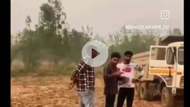 अमरोहा: अमरोहा देहात क्षेत्र में दबंग ने युवक से पकड़वाए पैर और माफी मंगवा कर की मारपीट, वीडियो हुआ वायरल