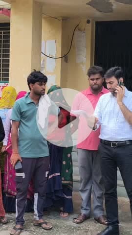 वैर: गांव ऊनापुर के मनरेगा श्रमिकों ने एसडीएम को सौंपा ज्ञापन, मेट को हटवाने की रखी मांग