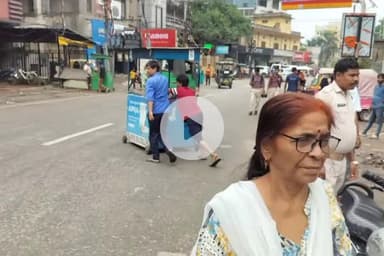 कांके: रांची के रेडिशन ब्लू होटल के पास अतिक्रमण हटाओ अभियान, ठेला और गुमटी हटाए गए