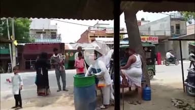 जयसिंहपुर: गोसाईगंज बाजार में मोहर्रम के दौरान लोगों ने इमाम हुसैन को याद करते हुए किया शरबत वितरण का कार्यक्रम