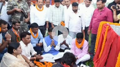 कांके: सांसद संजय सेठ ने बुदधू बगीचा के पास जुमार नदी पर पुल निर्माण का किया शिलान्यास