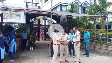 কালিয়াচক ১: কালিয়াচক এক নম্বর পঞ্চায়েত সমিতির সভাপতি নির্বাচনের ভোট প্রক্রিয়া শুরু, চলছে করা পুলিশি নিরাপত্তা