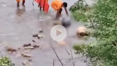 रामगंजमण्डी: खणी गांव के खाल में बहे युवक का शव SDRF टीम ने रेस्क्यू ऑपरेशन चलाकर बरामद किया, 150 मीटर आगे चट्टानों में फंसा मिला