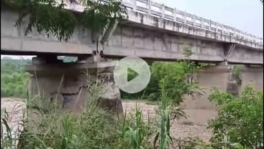ऊना: भारी बारिश से क्षतिग्रस्त हुआ बड़साला-डठवाड़ा संपर्क पुल, विधायक विवेक शर्मा ने कहा- जल्द बनेगा वैली ब्रिज