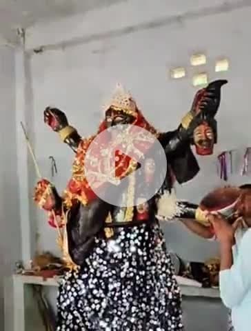 नरवल: महाराजपुर के भवाली में सौ वर्ष पुरानी मां काली मूर्ति को दो युवकों ने किया खंडित, गांव वालों ने दोनों युवकों को पकड़ा