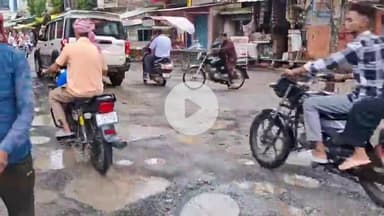 झांसी: बड़ागांव गेट बहार वॉर्ड नंबर-50 में कुछ महीने पहले बनी सड़क बारिश में बही, ठेकेदार पर लापरवाही का आरोप #jansamasya