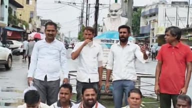 बीना: मुख्यमंत्री कन्यादान योजना के तहत राशि नहीं मिलने पर कांग्रेस कार्यकर्ताओं ने गांधी चौराहे पर किया प्रदर्शन, दिया ज्ञापन