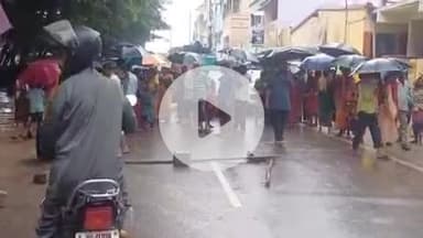 गुमला: गुमला-जशपुर सड़क के पास सब्जी विक्रेताओं और नगर प्रशासन के बीच हुई झड़प