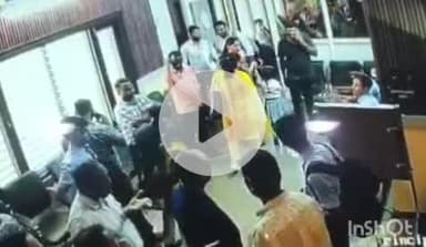 आगरा: सदर स्थित स्कूल में एक व्यक्ति ने छात्र के मुंह पर मारा घूंसा, छात्र घायल, सीसीटीवी फुटेज सामने आया