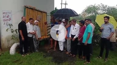 बीना: नई बस्ती हरिराम मंदिर के पार्क में पूर्व मंत्री सुधाकर राव बापट की पुण्यतिथि पर BJP कार्यकर्ताओं ने किया पौधारोपण