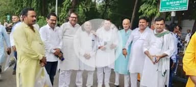 बक्सर जिला के राजपुर विधानसभा( 202) सुरक्षित क्षेत्र के प्रबल दावेदार भावी प्रत्याशी  श्री विश्वनाथ पासवान के समर्थन में जिला एवं प्रदेश के जनता दल यूनाइटेड के साथी माननीय मुख्यमंत्री नीतीश कुमार जी से मिलने पहुंचे