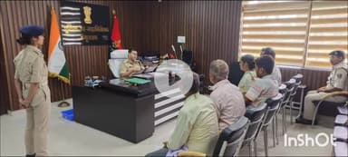 बेगूसराय: कार्यालय कक्ष में डीआईजी ने लगाया जनता दरबार, 9 फरियादियों की सुनी फरियाद