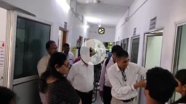 सिमडेगा: सिमडेगा उपायुक्त ने सदर अस्पताल का औचक निरीक्षण किया, 108 एंबुलेंस की व्यवस्था पर जताई चिंता