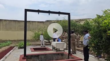 मथुरा: जिला कारागार के महिला फांसी गृह में डीएम और एसएसपी ने किए वृक्षारोपण