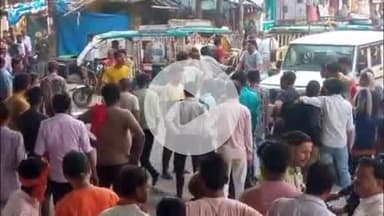 फिरोज़ाबाद: दबंगों ने शराब के नशे में कोटला चुंगी चौराहे पर कार सवार लोगों को जमकर पीटा, उतपात मचाया, लाइव वीडियो वायरल