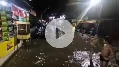 झांसी: कुरेश नगर में बारिश के बाद सड़कों पर जल भराव ने नगर निगम के दावों की खोली पोल, वीडियो हुआ वायरल