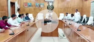 बहराइच: बहराइच के डीएम ने अधिकारियों से किसानों को मानक के अनुसार उर्वरक का वितरण सुनिश्चित कराने को कहा