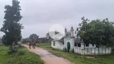 माडा: मोहर्रम पर्व के मद्देनज़र माडा पुलिस ने थाना क्षेत्र में निकाला फ्लैग मार्च