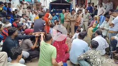 धार: धरमपुरी में करंट लगने से युवक की मौत, शव रखकर परिजनों ने किया हंगामा