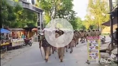 भाटपार रानी: भटनी पुलिस ने मोहर्रम के अवसर पर भटनी कस्बे में किया फ्लैग मार्च