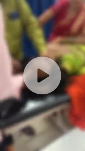 टीकमगढ़: करमोरा निवासी महिला चलती बाइक से गिरी, सिर में आई गंभीर चोट, ज़िला अस्पताल में भर्ती