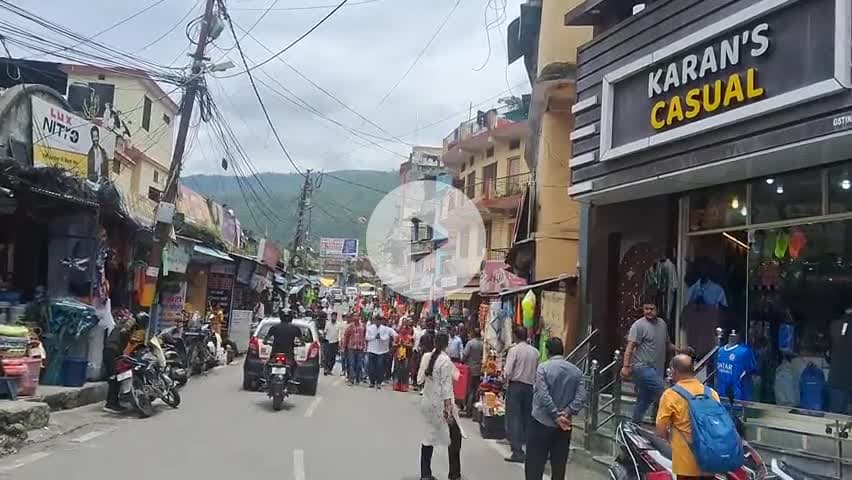 सिमकूना से सरोज आर्य अपनी जीत के लक्स के साथ आगे बढ़ते हुए...