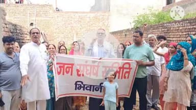 भिवानी: पतराम गेट पर सीवर व्यवस्था ठप होने से डालमिया बगीची के निवासियों का प्रदर्शन