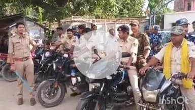 पतरघट: प्रखंड में मोहर्रम पर्व को लेकर थाना अध्यक्ष के नेतृत्व में निकला फ्लैग मार्च