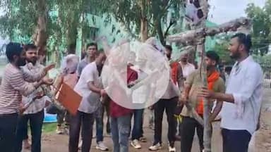 मोहनिया: एमपी कॉलेज मोहनिया में भ्रष्टाचार के आरोप लगाते हुए ग्रामीणों ने किया पुतला दहन
