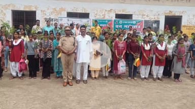 मोठ: गुरसरांय वन विभाग ने वन महोत्सव के तहत खैर इंटर कॉलेज बालिका विभाग में पौधारोपण किया