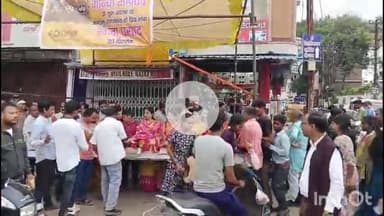 जगदलपुर: उत्कल समाज ने सिरहासार चौक में बस्तर गोंचा महापर्व में भक्तों को महाप्रभु का खाजा प्रसाद किया वितरण