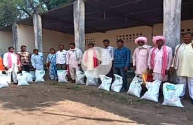 इचाक: किसान मित्रों के बीच खरीफ फसल बीज का वितरण