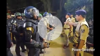 कटिहार: मुहर्रम को शांतिपूर्ण ढंग से सम्पन्न कराने के लिए शहर में पुलिस ने निकाला फ्लैग मार्च