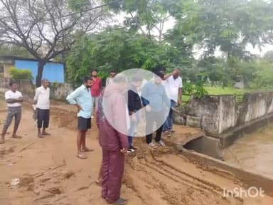 श्योपुर: श्योपुर शहर में जल भराव वाले इलाकों में पहुंचा नगर पालिका का अमला, नेशनल हाईवे के अधिकारी भी रहे मौजूद