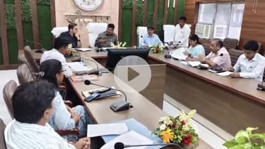 जौनपुर: कलेक्ट्रेट सभागार में पंचायत उत्सव भवन निर्माण को लेकर डीएम ने की बैठक