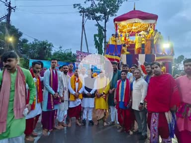 रथ यात्रा जगदलपुर में सभी भक्ति के साथ रथ