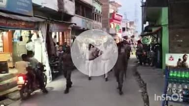 गोपालगंज: सिधवलिया बाजार में मोहर्रम पर्व को लेकर पुलिस द्वारा निकाला गया फ्लैग मार्च, थाना अध्यक्ष रहे मौजूद