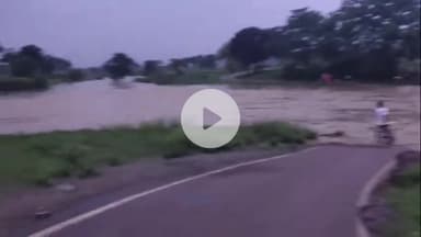 बेरो: बेड़ो करांजी से नरकोपी रेलवे स्टेशन मार्ग पर इडरी नदी में जलस्तर बढ़ने से पुल पर आवागमन बाधित