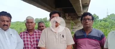 ऊना: विधायक विवेक शर्मा बरसात में हुए नुकसान बारे जानकारी देते।